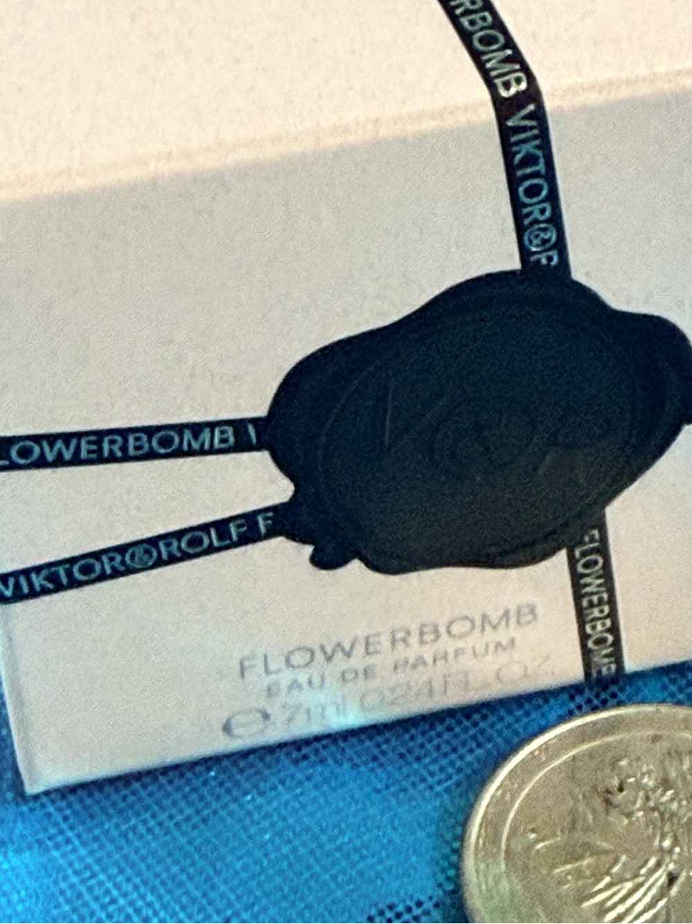 Viktor & Rolf Flower Bomb Bottle mini NWT - Picture 2 of 3